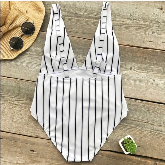 ❗️SALE❗️White and Black Striped Swimsuit - Picture 4 of 4